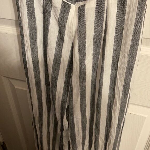 Striped Jumpsuit with open back - Picture 7 of 11